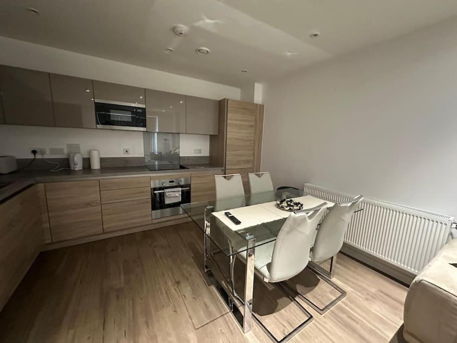 Apartament Away From Two Bed In Londra